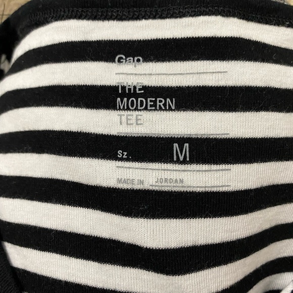 2/$20❤️- SHIRT | Women’s Gap modern tee shirt size medium - Picture 3 of 4